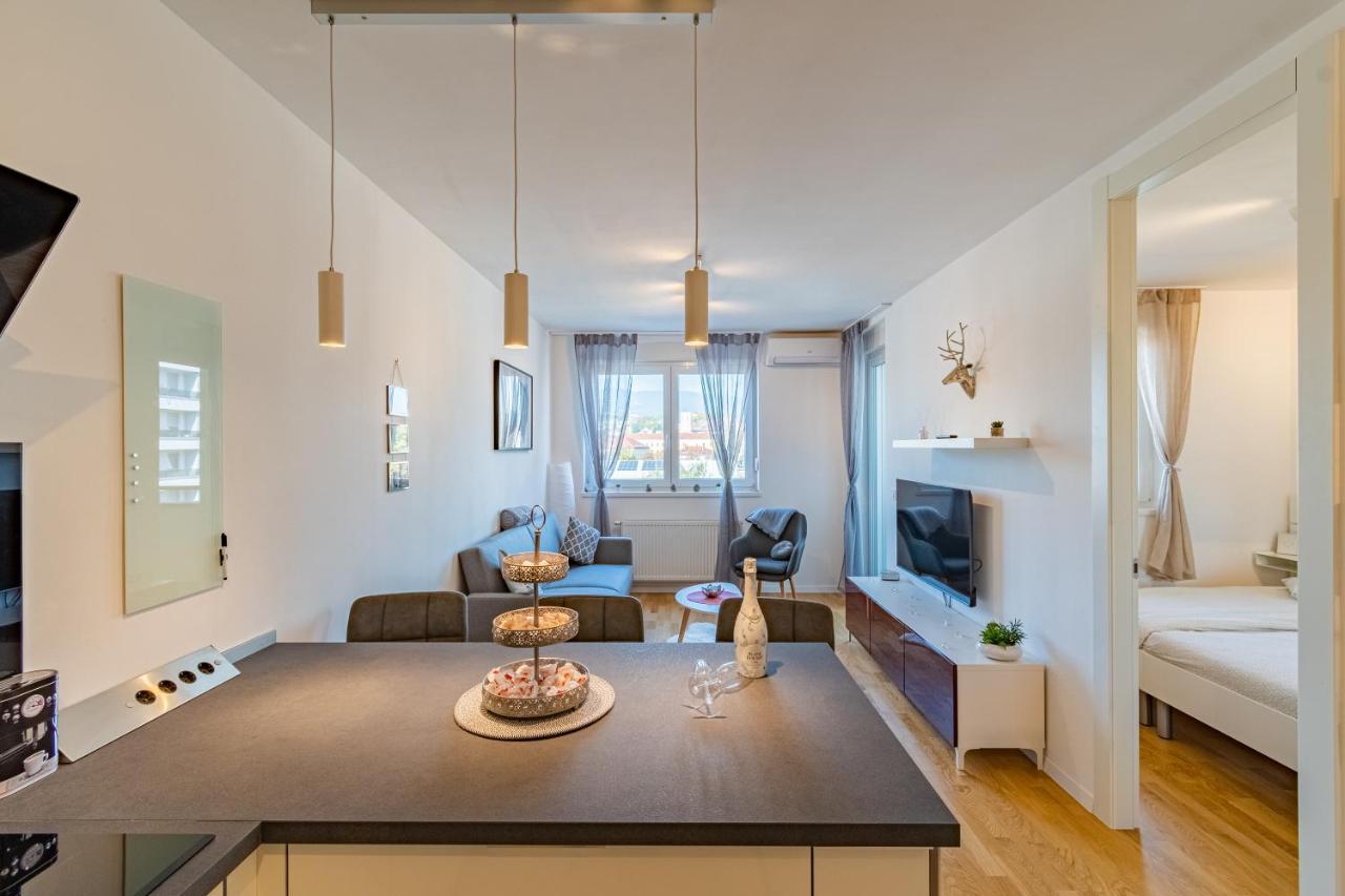 Flexible Selfcheckins 25 - Zagreb - Garage - Loggia - New - Luxury 아파트 외부 사진